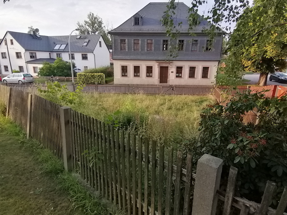 Der Garten vom Gemeindehaus Rußdorf im Sommer 2022